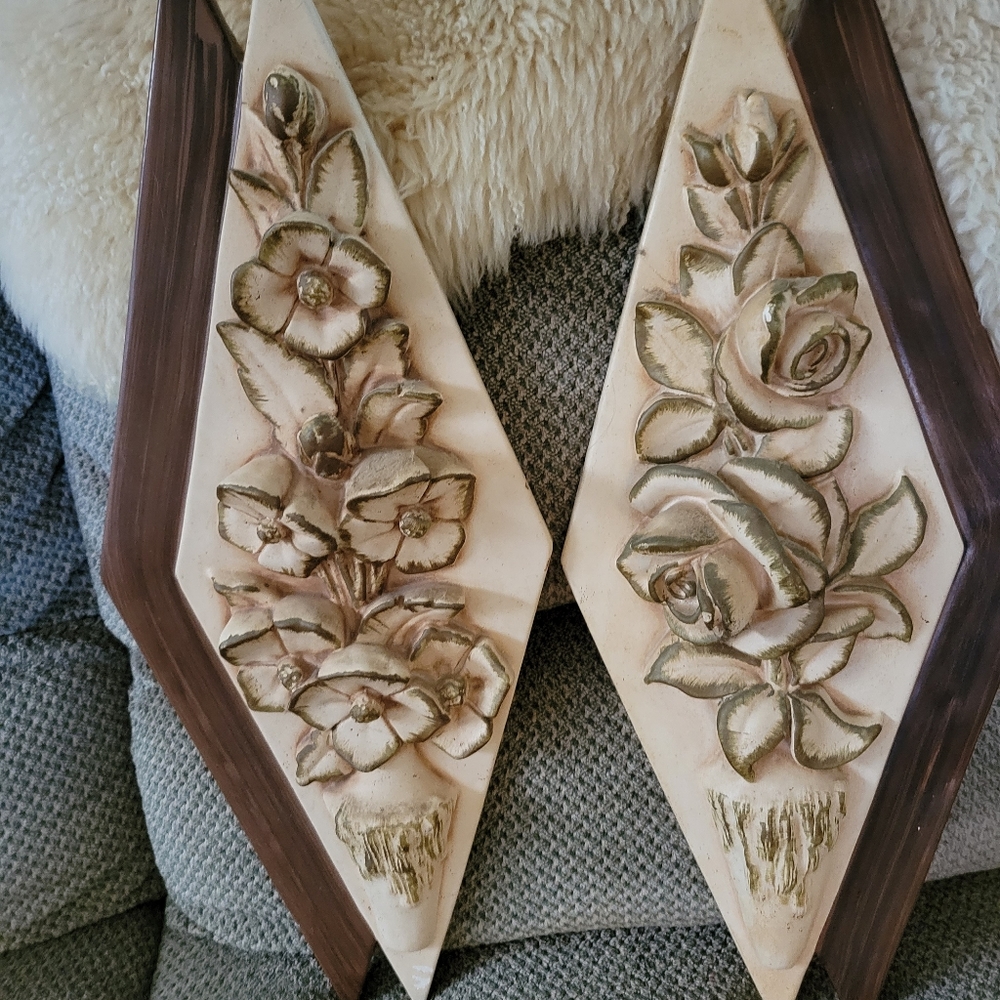 1963 Mich. Composition And Lamp Chalkware Potted Roses Wall Plaques 21-1/2"